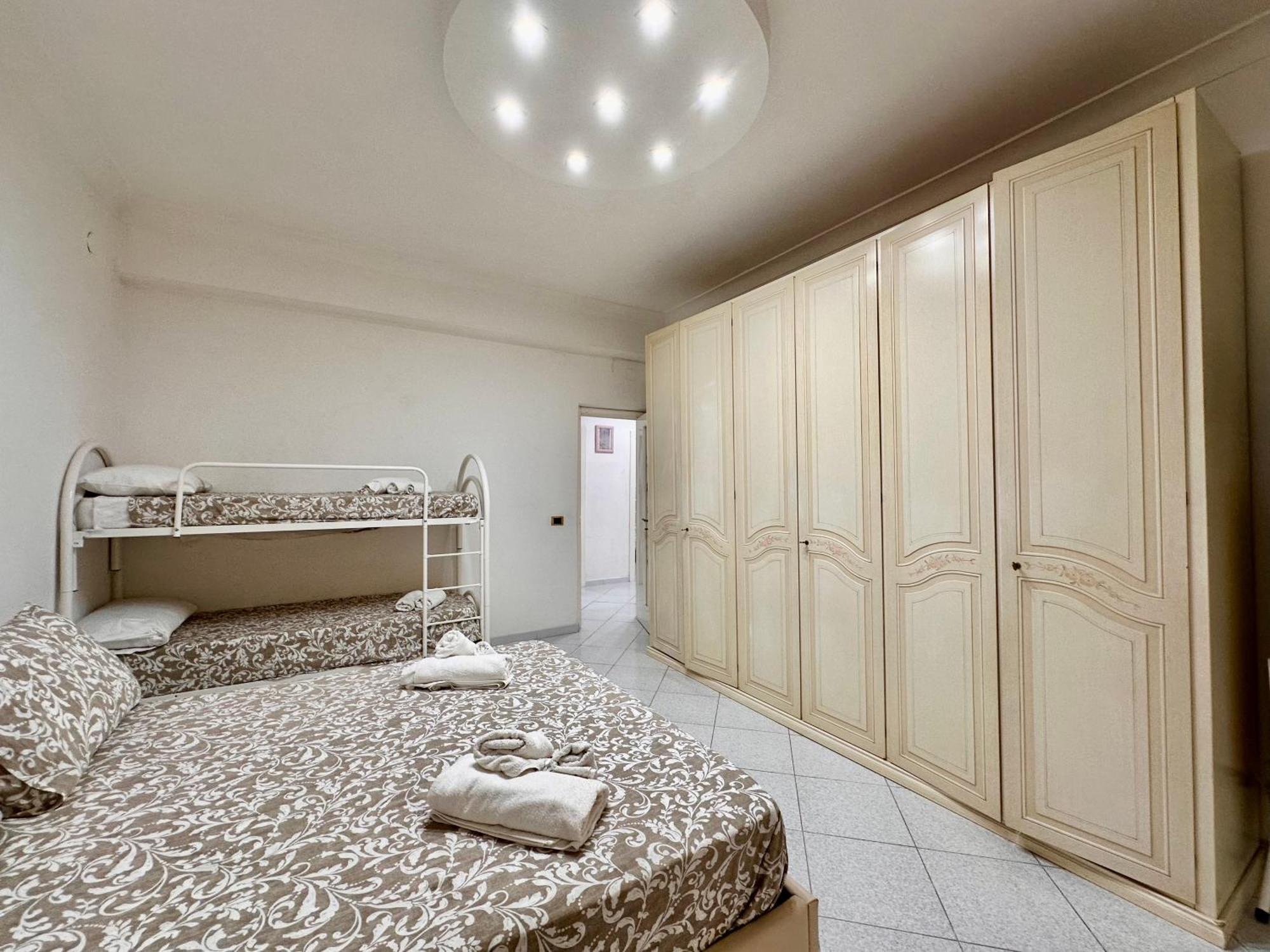 Casa Vacanze Bergame Villa Наполи Екстериор снимка